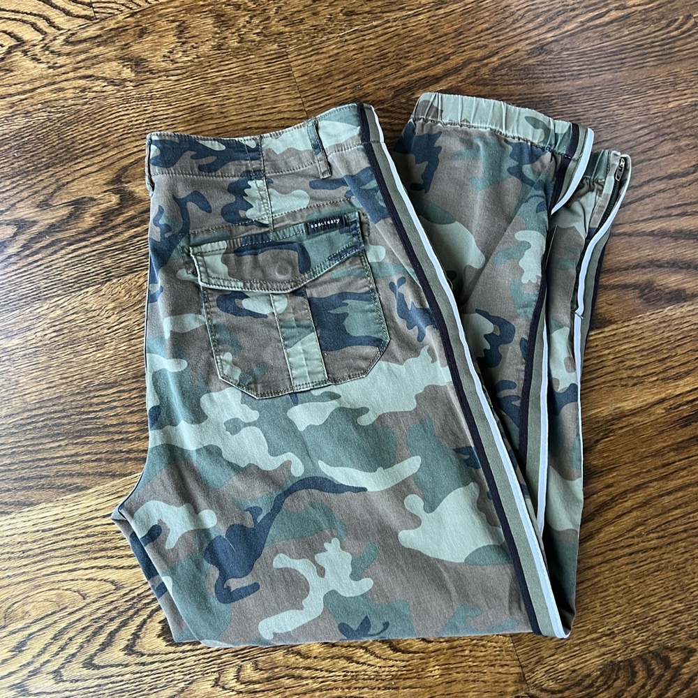 Sanctuary camo joggers Sz 30 Black and White accent piping